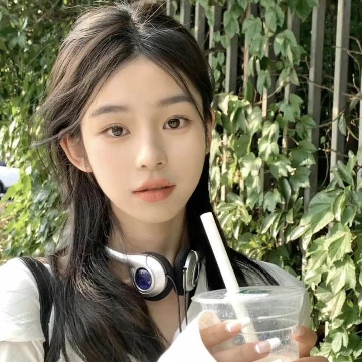 忧郁小女孩
